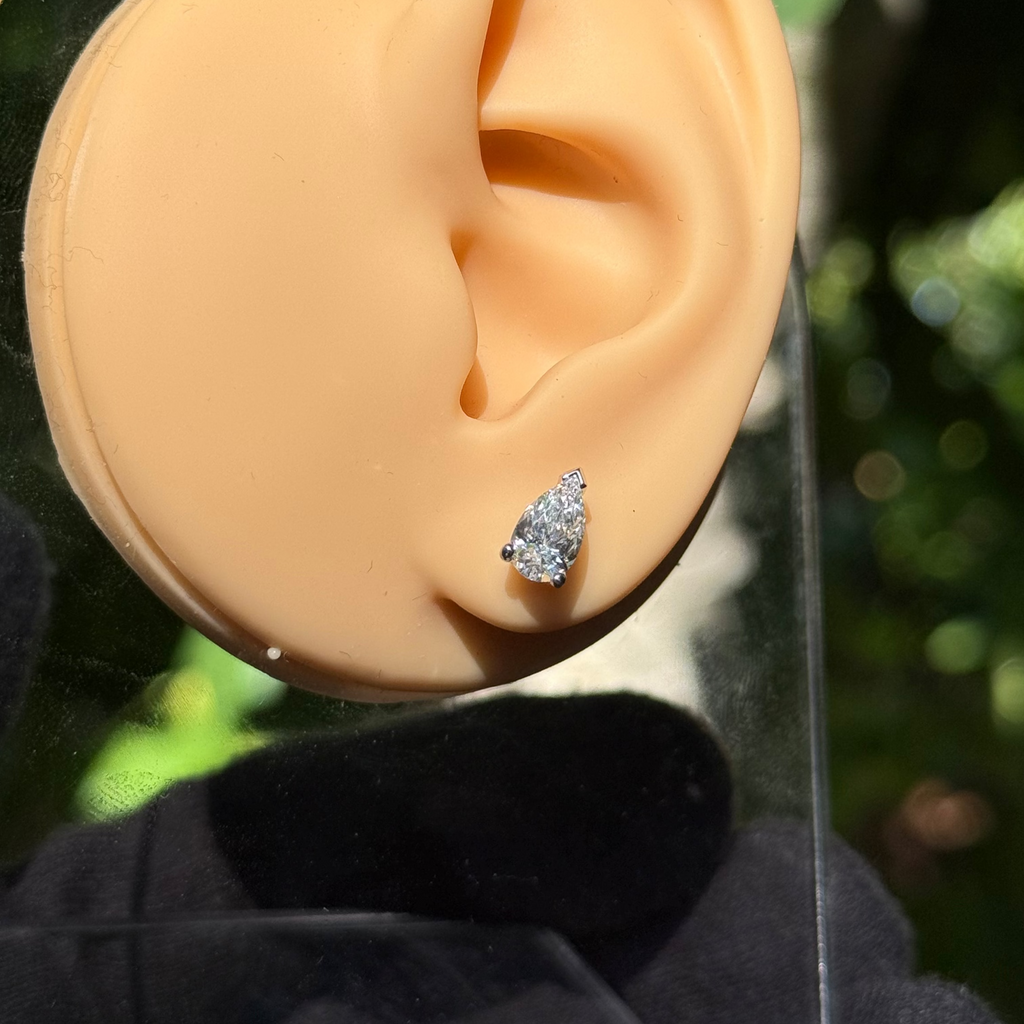 Lab Diamond 8x5mm VVS Pears IGI Certified